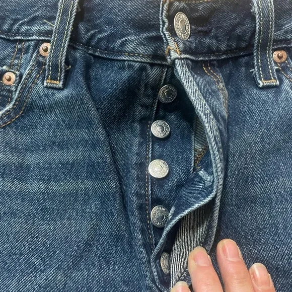 Levi's 501 Original cutoff distressed button fly shorts Sz 32 - Picture 6 of 8